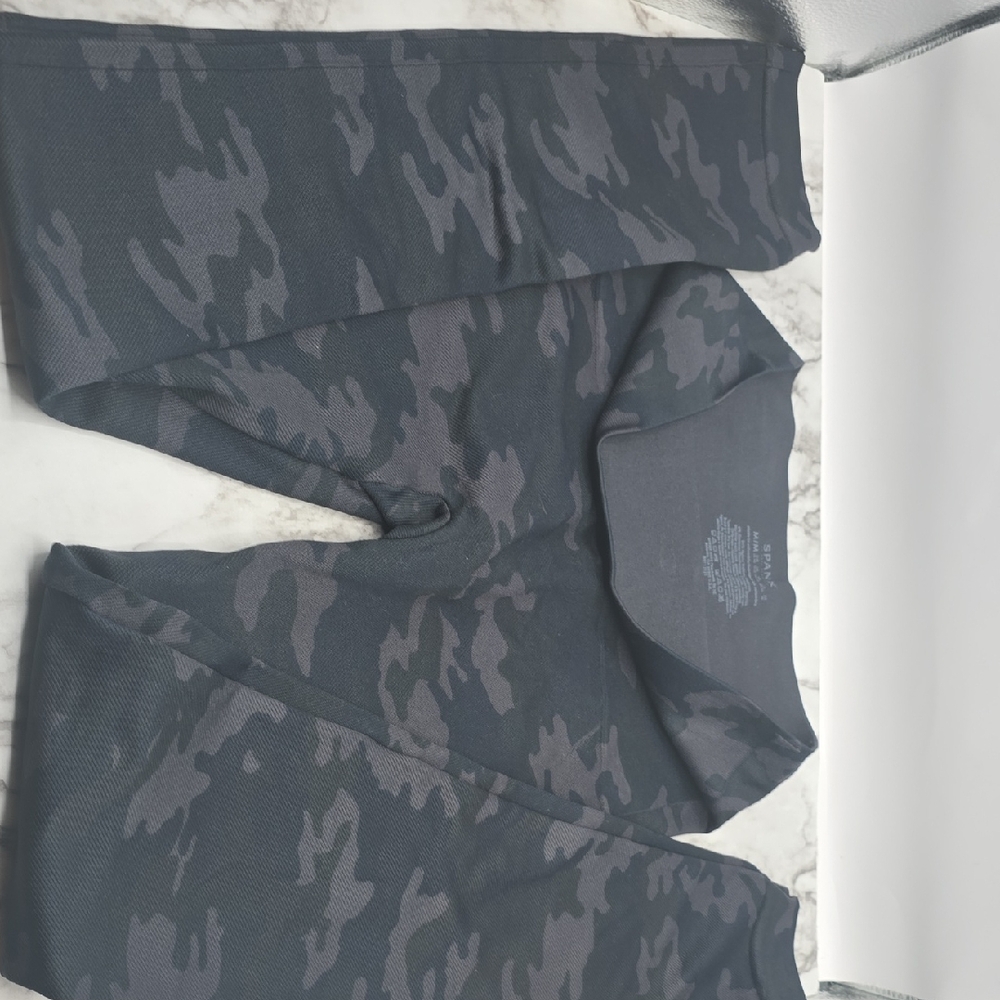 SPANX Women's M Charcoal/Green Camo Leggings